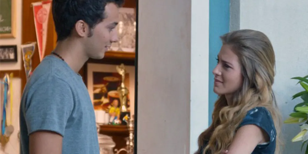 Imagem ilustrativa da imagem Anita flagra Sofia e Ben se beijando