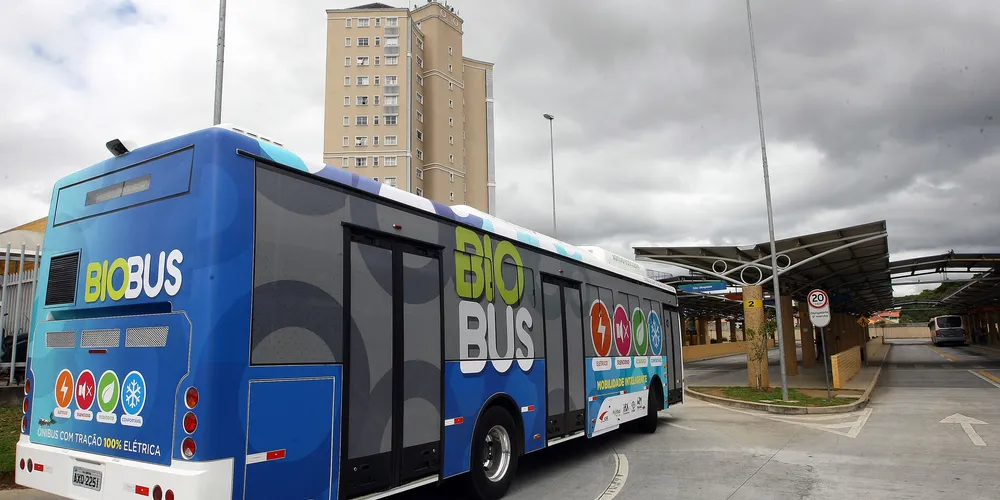 Imagem ilustrativa da imagem Ônibus com tração elétrica começam a circular