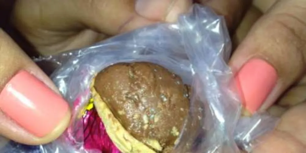 Imagem ilustrativa da imagem Mulher morre ao comer bombons envenenados dados pelo namorado