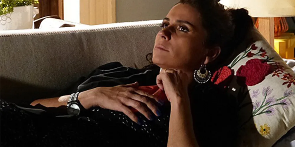 Imagem ilustrativa da imagem Em Família: Clara sente falta de Marina e liga para a fotógrafa