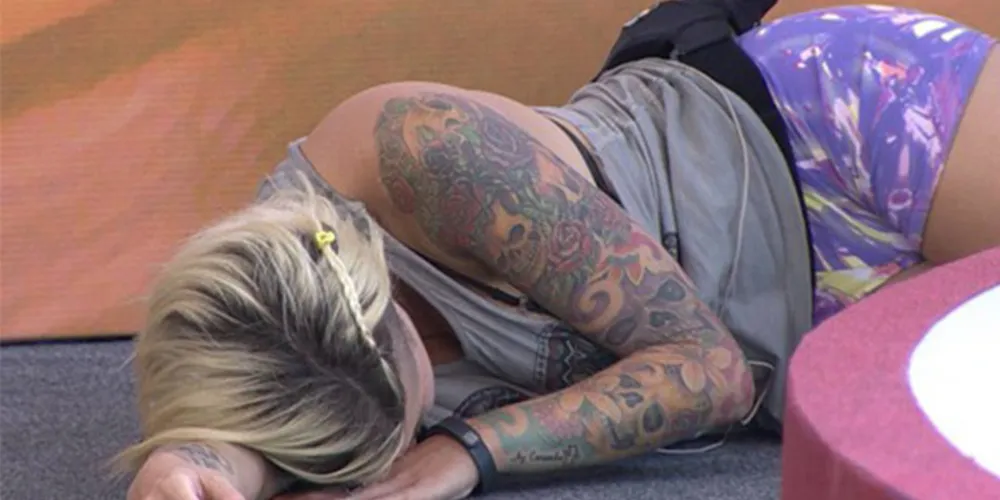 Imagem ilustrativa da imagem Clara desiste e Angela vence etapa da prova do líder no BBB