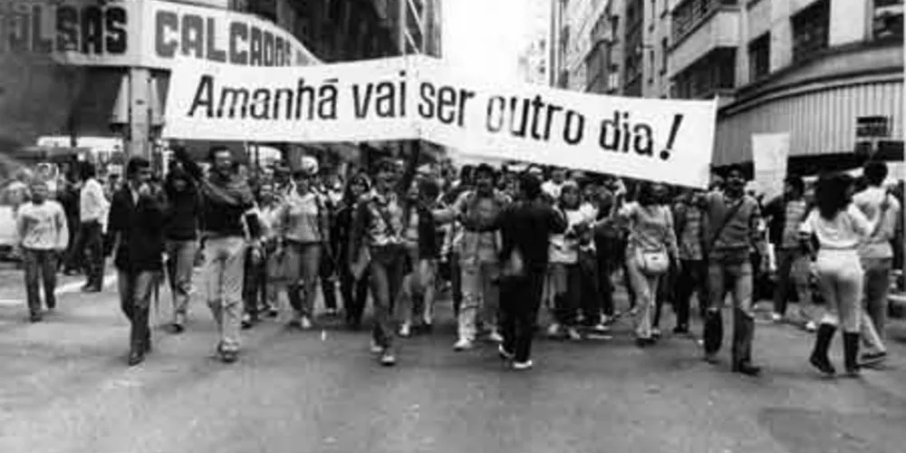 Imagem ilustrativa da imagem Sociedade em marcha ré