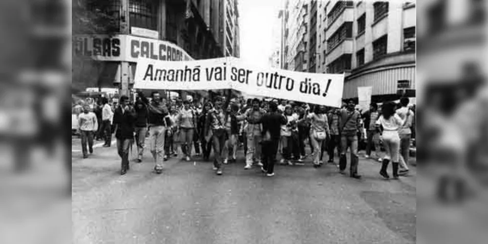 Imagem ilustrativa da imagem Sociedade em marcha ré