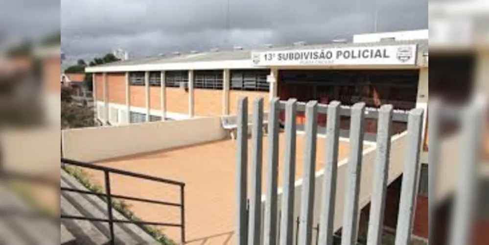 Imagem ilustrativa da imagem Bandidos levam carro de vítima após pedirem cigarro
