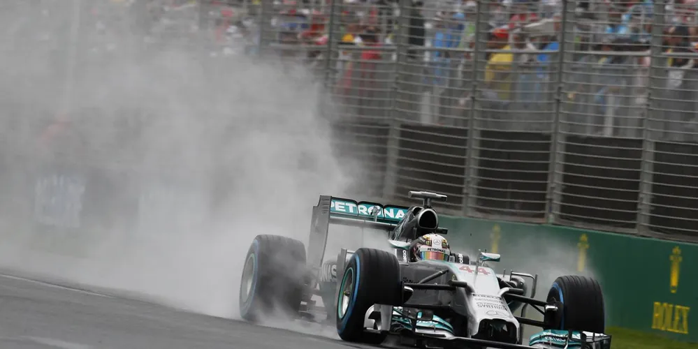 Imagem ilustrativa da imagem Hamilton crava a pole e terá a companhia de Ricciardo na 1ª fila