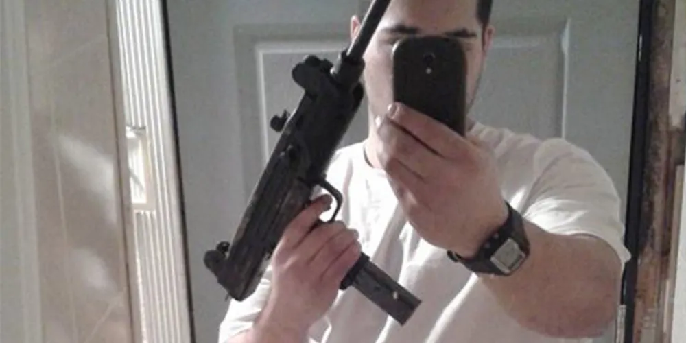 Imagem ilustrativa da imagem Ladrão posta foto com arma no Facebook e acaba preso