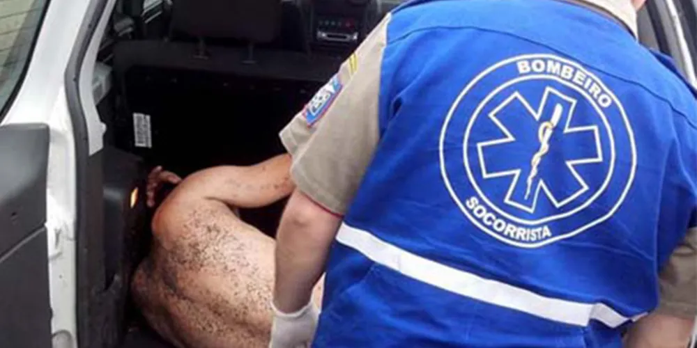 Imagem ilustrativa da imagem Ladrão rouba carro, atropela idoso e apanha de populares