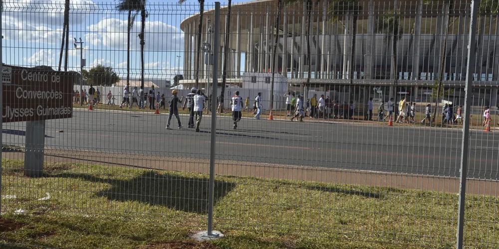 Imagem ilustrativa da imagem Justiça suspende obras em torno do Mané Garrincha