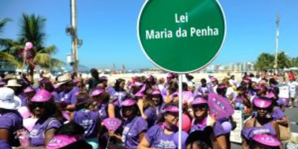 Imagem ilustrativa da imagem Mulheres fazem caminhada por direitos de gênero