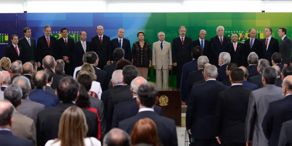 Imagem ilustrativa da imagem Dilma empossa seis ministros e cita desafios para 2014