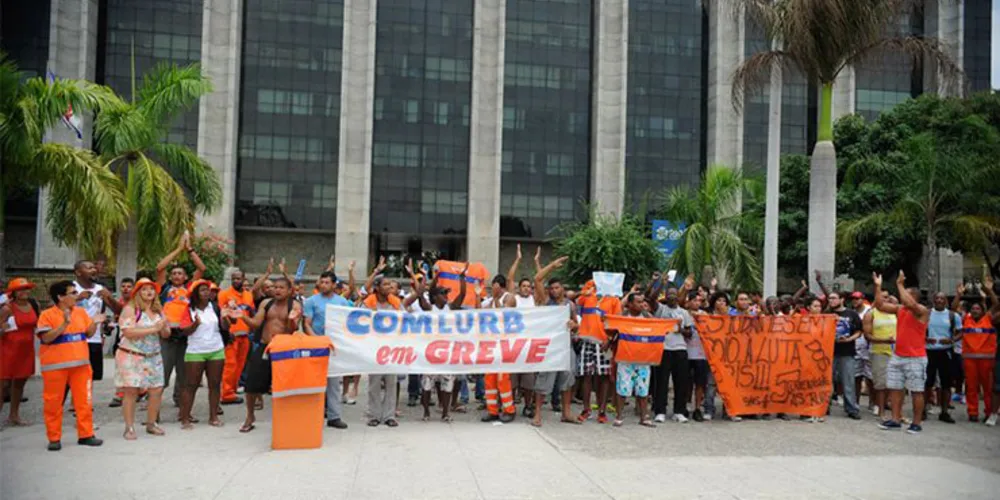 Imagem ilustrativa da imagem Mesmo com lixo acumulado, garis mantêm greve no Rio