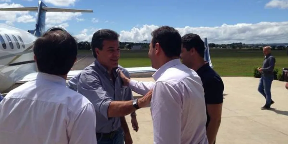 Imagem ilustrativa da imagem Beto Richa chega a PG para liberar obras de pavimentação