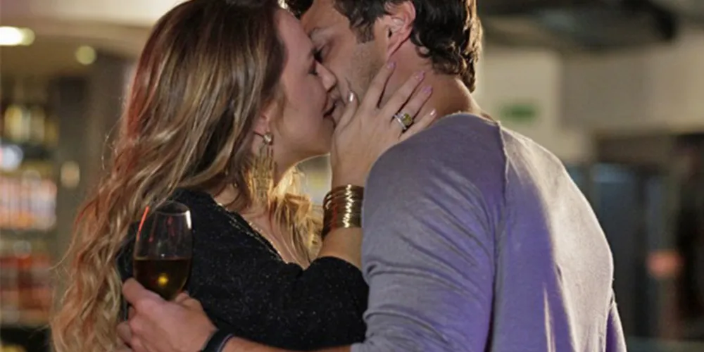 Imagem ilustrativa da imagem Luiza vê foto de Laerte e Shirley se beijando