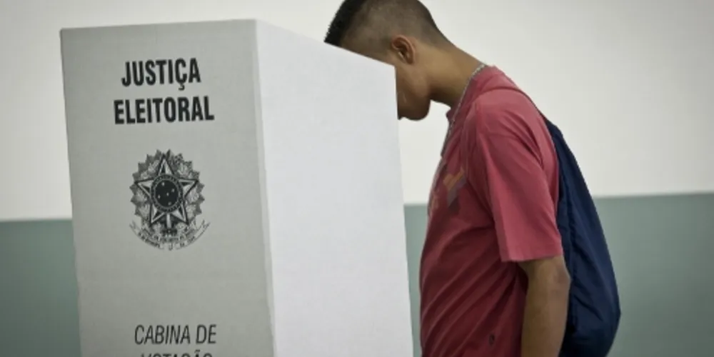 Imagem ilustrativa da imagem TRE-PR vai colocar urna nos cadeiões do Estado