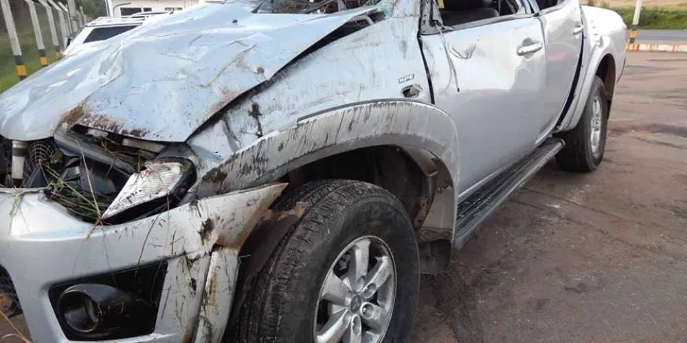 Imagem ilustrativa da imagem Motorista morre após capotar caminhonete na PR-090