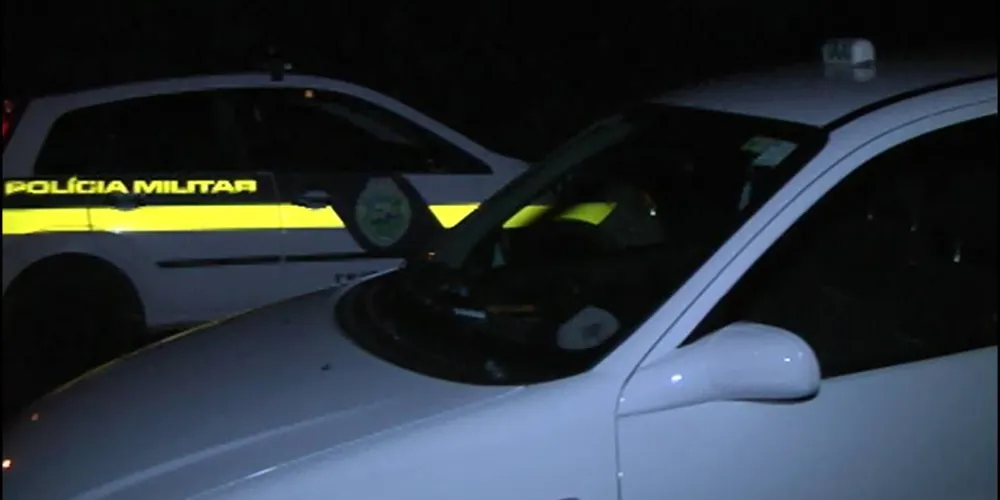 Imagem ilustrativa da imagem Bandidos fazem de taxista 'piloto de fuga' após atacar bar 