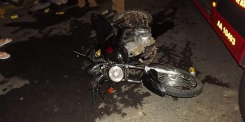 Imagem ilustrativa da imagem Acidente entre ônibus e moto fere duas pessoas gravemente