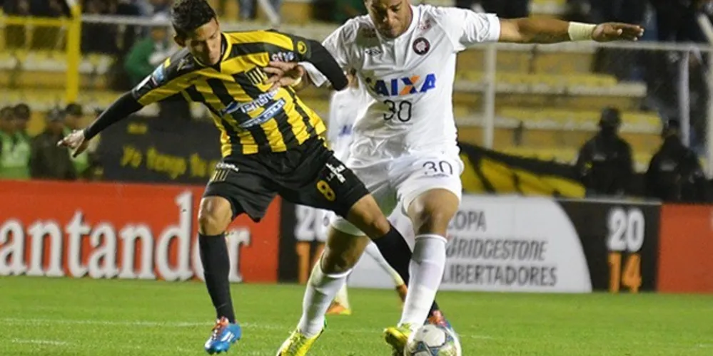 Imagem ilustrativa da imagem Adriano deixa o Atlético após quatro meses e apenas um gol