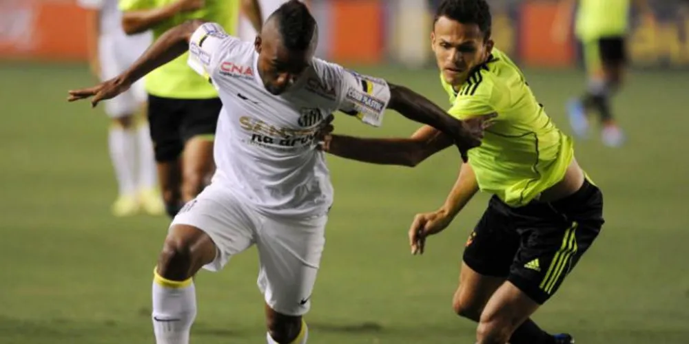 Imagem ilustrativa da imagem Com gol impedido, Santos arranca empate com Sport