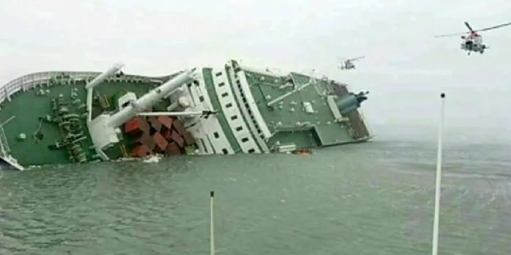 Imagem ilustrativa da imagem Primeiros corpos são retirados de navio afundado 