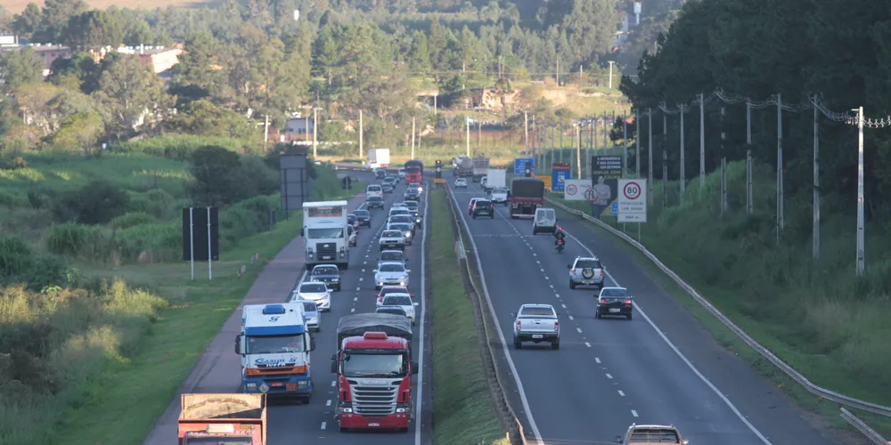 Imagem ilustrativa da imagem Rodovias registram lentidão nas últimas horas do feriado
