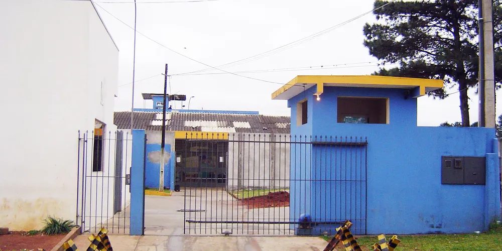 Imagem ilustrativa da imagem Presos abrem buraco em galeria do Cadeião