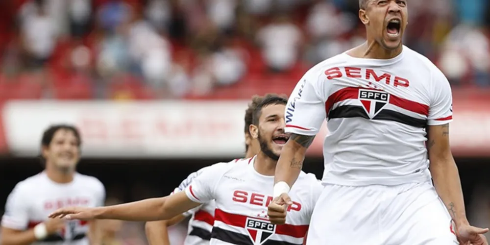 Imagem ilustrativa da imagem São Paulo aplica chocolate de Páscoa no Botafogo; 3x0