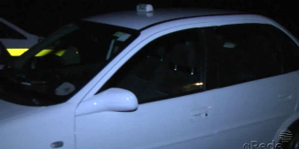 Imagem ilustrativa da imagem Assaltante coloca faca na garganta de taxista 