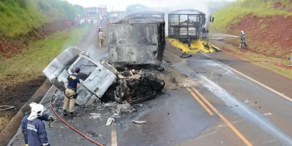 Imagem ilustrativa da imagem Acidente com 4 caminhões na BR-376 deixa um morto