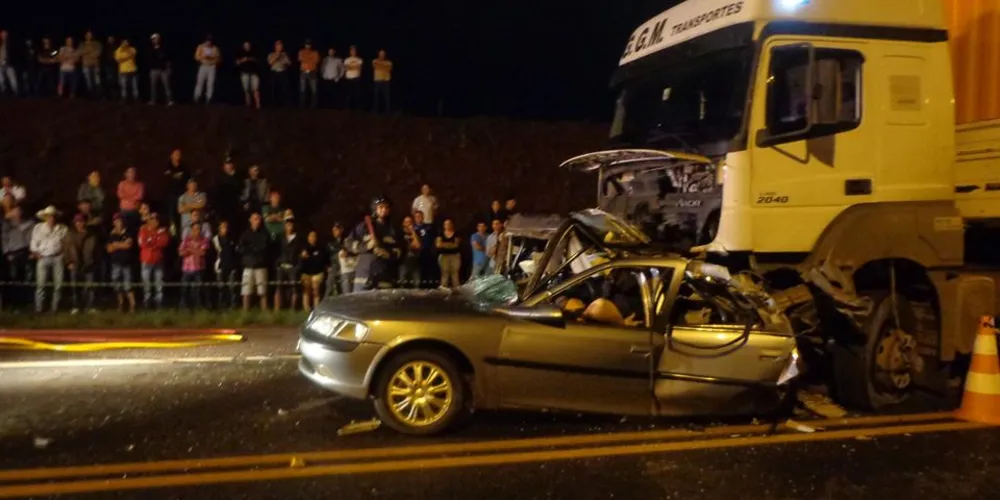 Imagem ilustrativa da imagem Três pessoas morrem em acidente na BR-376