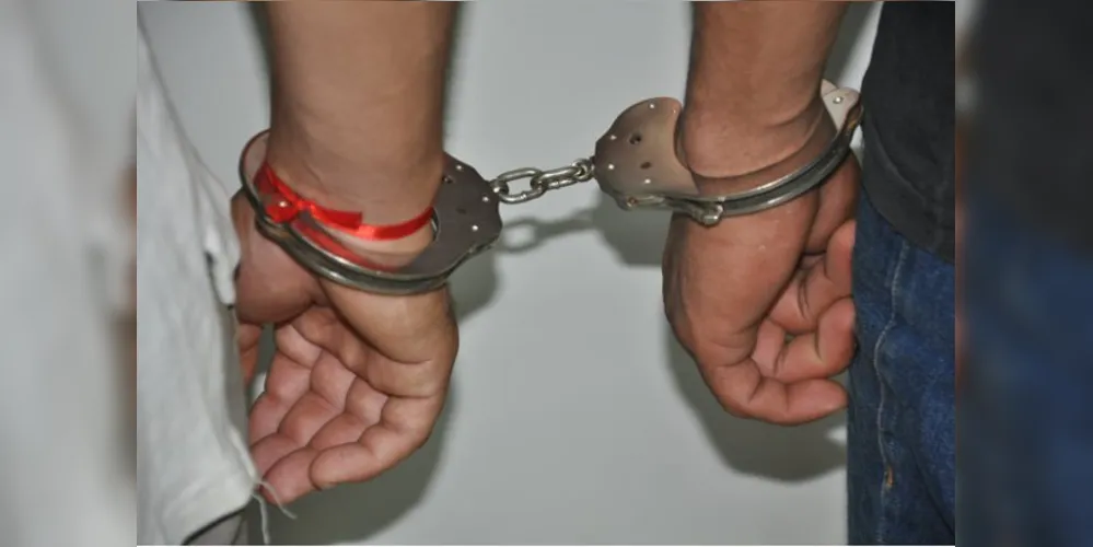 Imagem ilustrativa da imagem Trio é preso após ser flagrado fazendo sexo em rodoviária