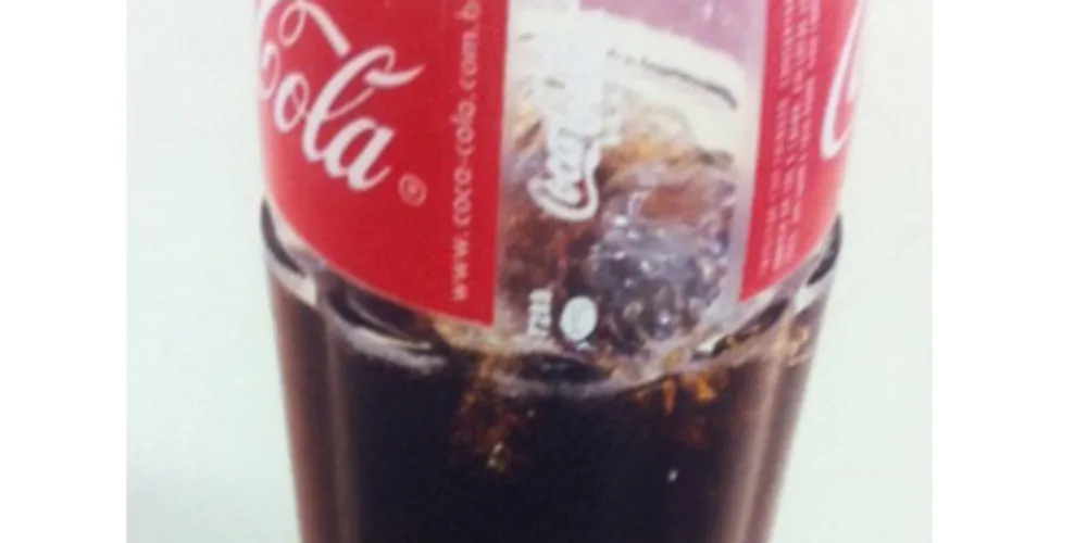 Imagem ilustrativa da imagem 'Corpo estranho' em garrafa de Coca-Cola gera indenização