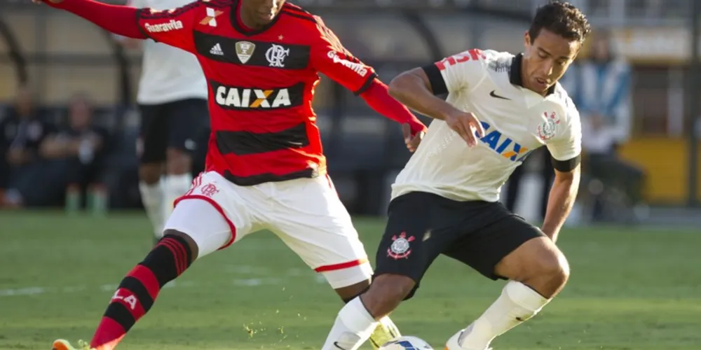 Imagem ilustrativa da imagem Corinthians supera Flamengo e se despede do Pacaembu