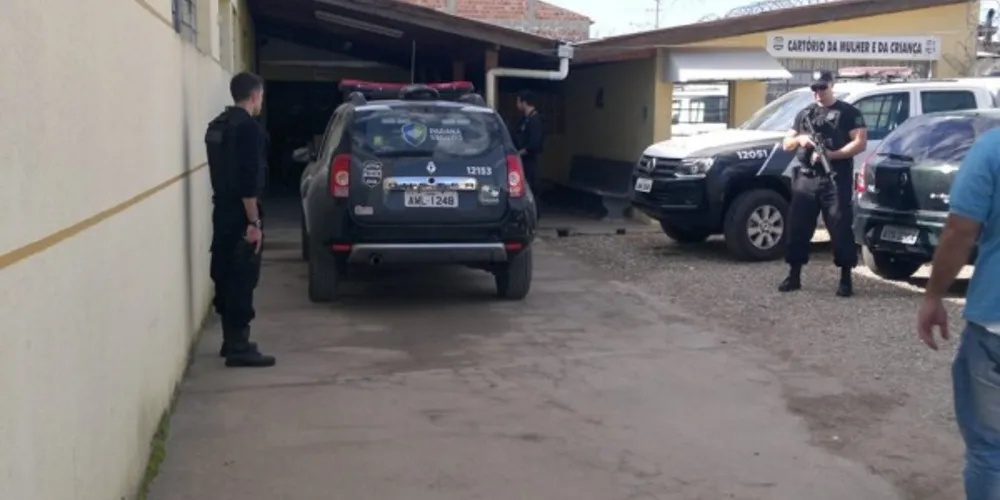 Imagem ilustrativa da imagem Gaeco prende dois policiais que cobravam mesada por proteção