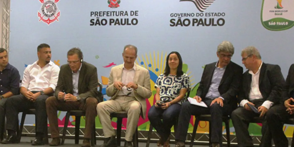 Imagem ilustrativa da imagem Fifa vistoria Itaquerão e diz que estádio estará pronto até a Copa
