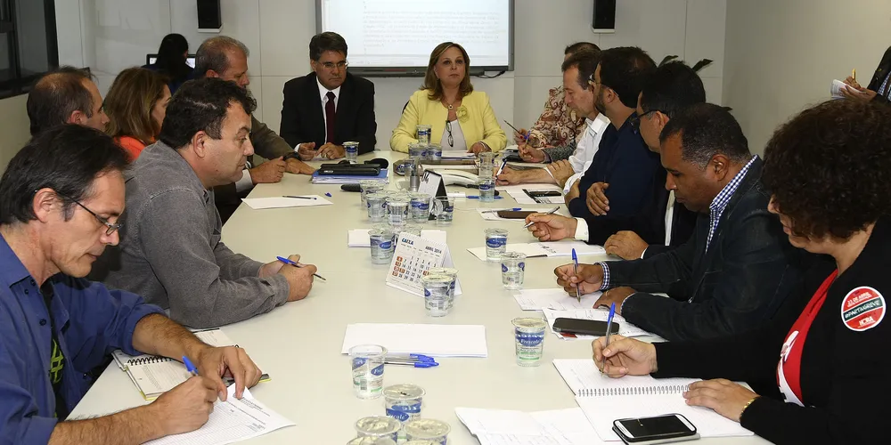 Imagem ilustrativa da imagem Professores recebem propostas para encerrar greve