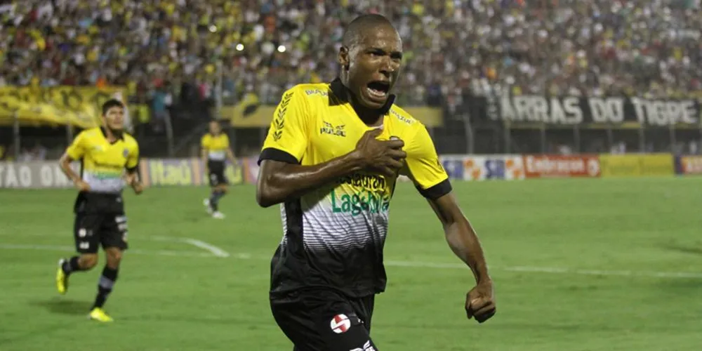 Imagem ilustrativa da imagem Jogador é vítima de racismo na Vila Capanema