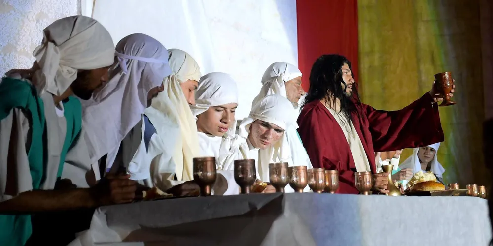 Imagem ilustrativa da imagem Encenação da Paixão de Cristo lota Centro de Eventos