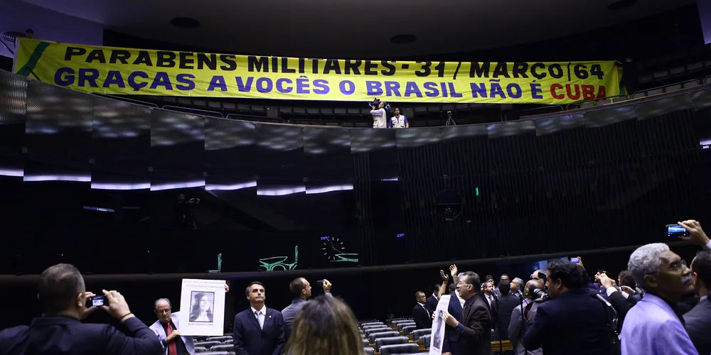 Imagem ilustrativa da imagem Tumulto marca sessão da Câmara sobre 50 anos do golpe