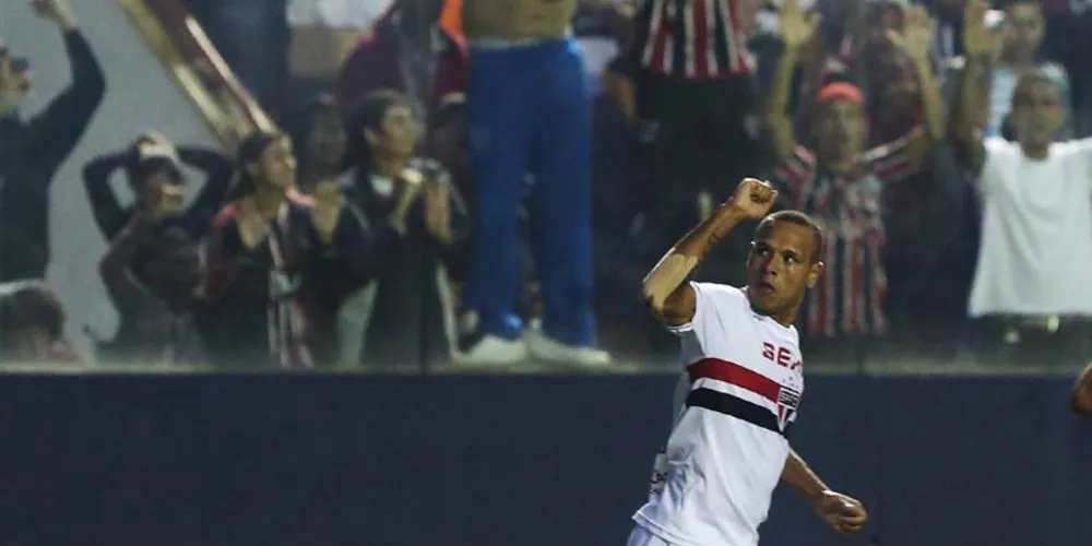Imagem ilustrativa da imagem São Paulo e Corinthians empatam e Flu vence