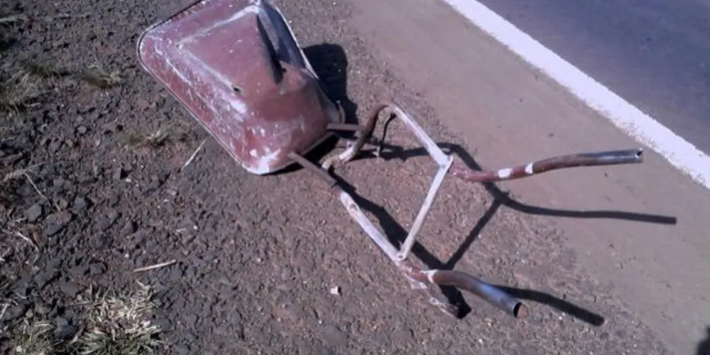 Imagem ilustrativa da imagem Idoso que carregava carrinho de mão na estrada é atropelado