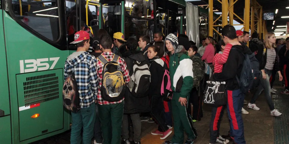 Imagem ilustrativa da imagem Nova reunião tenta acordo sobre greve do transporte