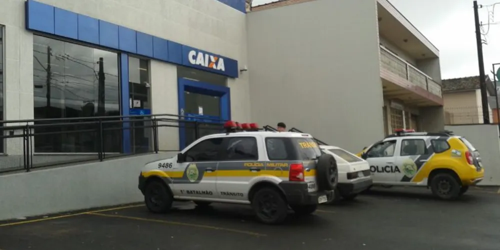 Imagem ilustrativa da imagem Bandidos invadem agência da Caixa em PG