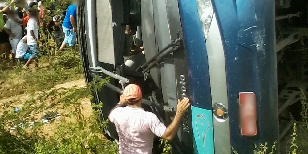 Imagem ilustrativa da imagem Acidente de ônibus mata 25 pessoas no Ceará