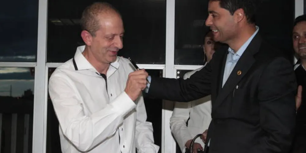 Imagem ilustrativa da imagem Prefeito e vice abrem mão de aumento nos salários