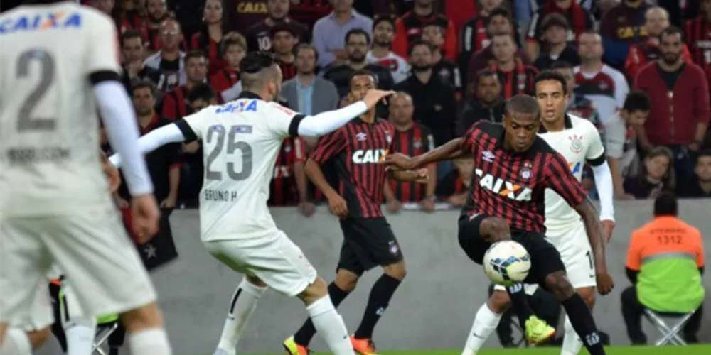 Imagem ilustrativa da imagem Atlético-PR perde jogo-teste em Arena inacabada