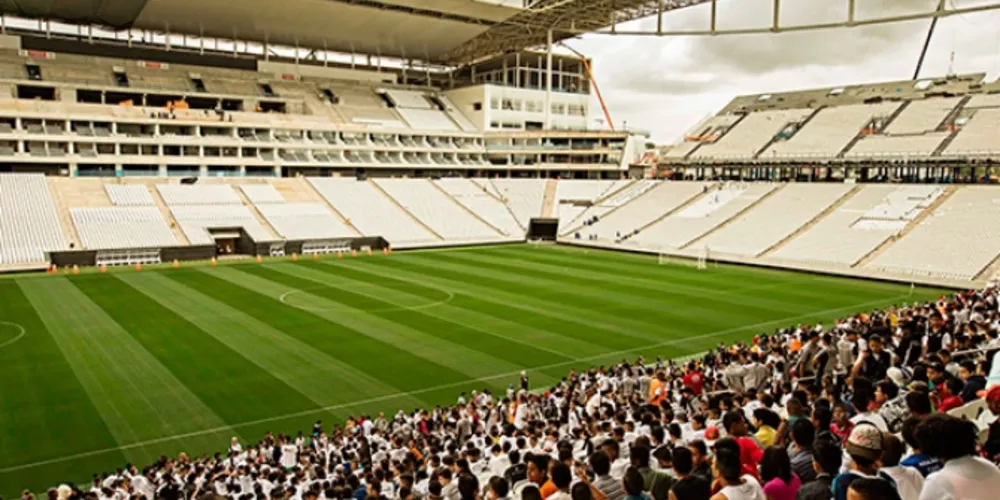 Imagem ilustrativa da imagem Corinthians inaugura Itaquerão com derrota para lanterna 