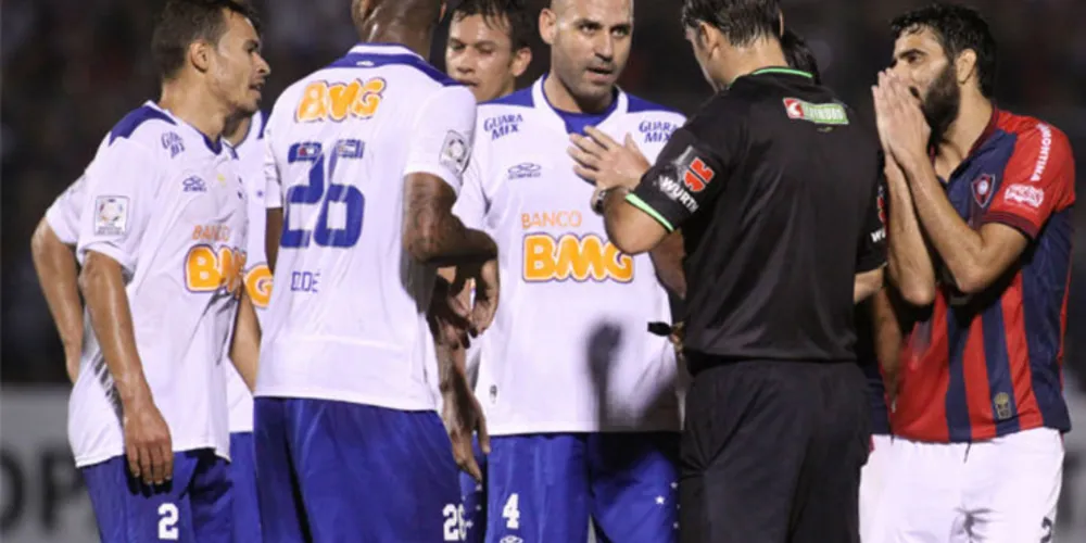 Imagem ilustrativa da imagem Com vitória heroica, Cruzeiro avança na Libertadores