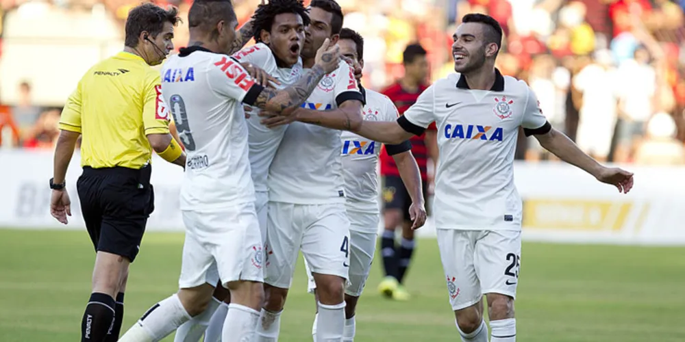 Imagem ilustrativa da imagem Corinthians goleia por 4 x 1 e encerra 'jejum' de 16 anos
