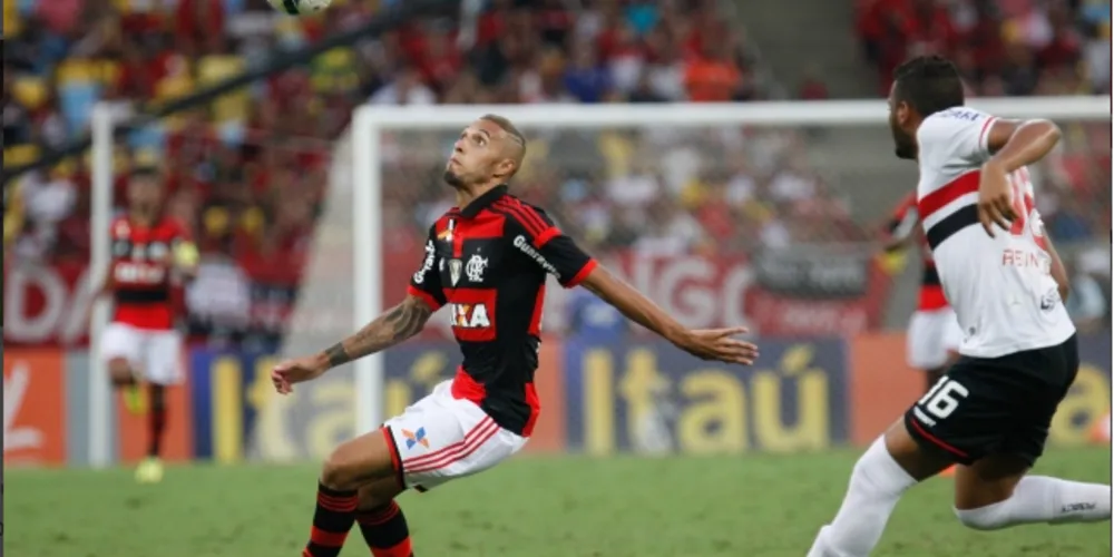 Imagem ilustrativa da imagem Com dois de Ganso, São Paulo vence o Flamengo no Maracanã